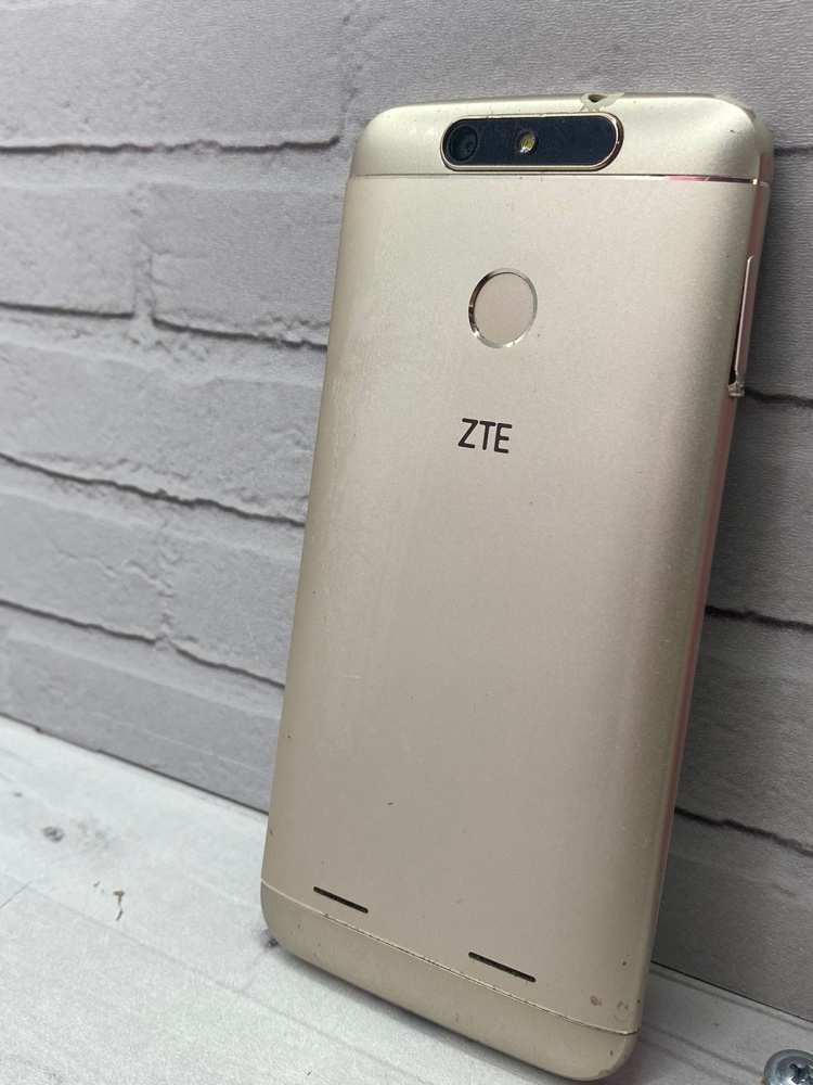 Мобильный телефон ZTE blade v8 lite 1/16